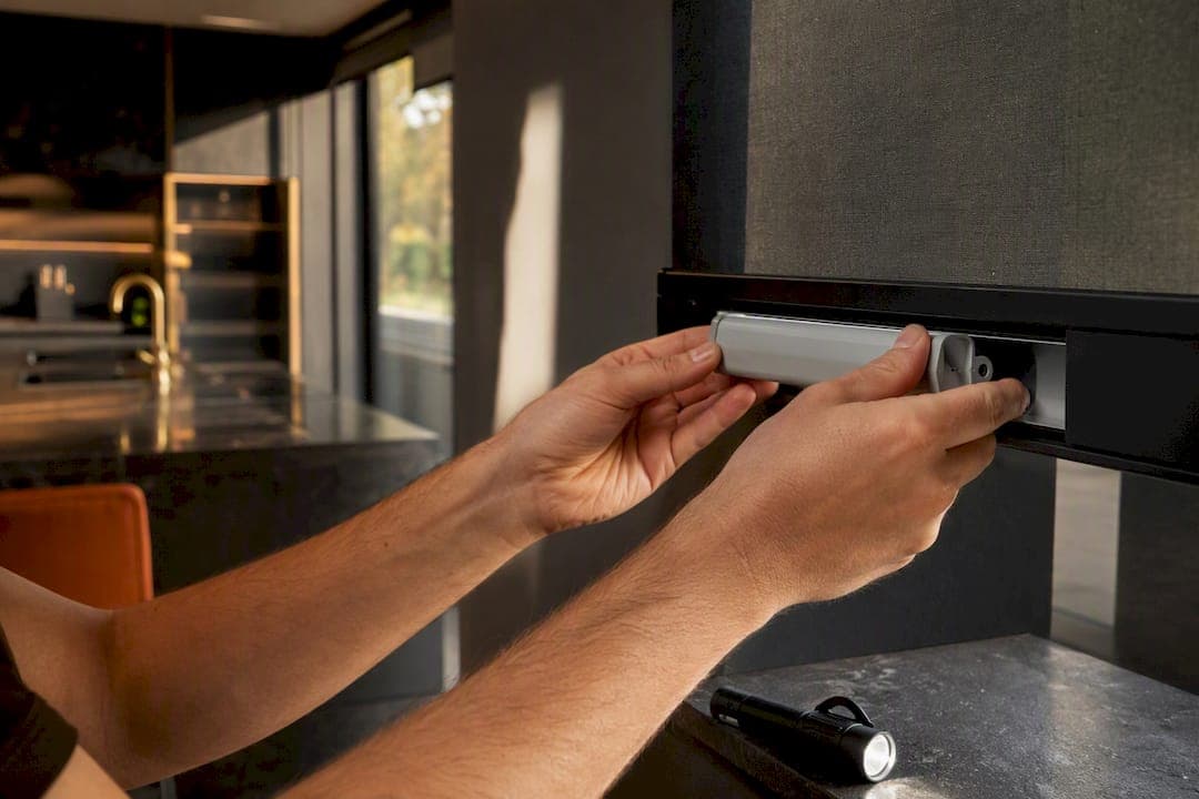 How long do motorized blinds batteries actually last?