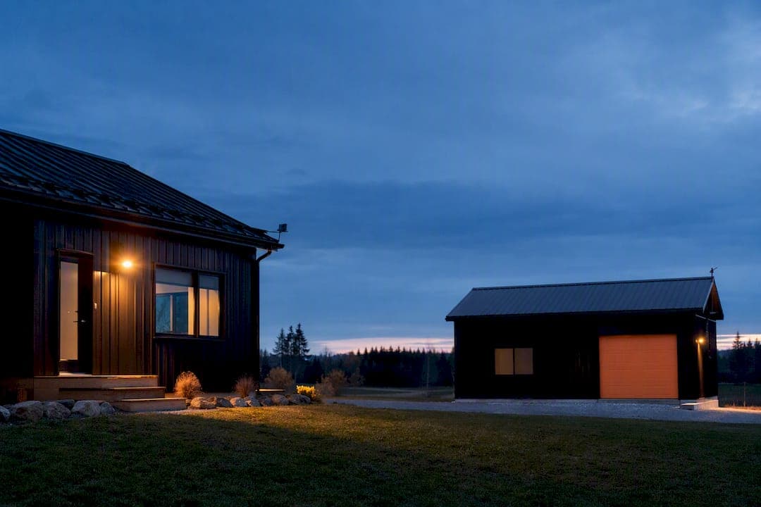 No Trench Outbuilding Network Bridge in Canada: PtP in an Afternoon